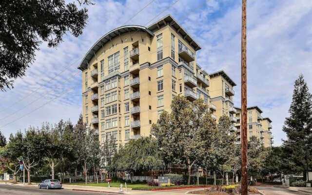 Green Belt Views Key Mountain View 1 Br apts by RedAwning