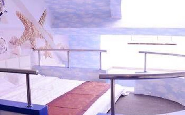 City 118 Qingdao Zhanqiao Railway Station