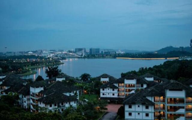 Luxurious Lakeview Residency @ Cyberjaya