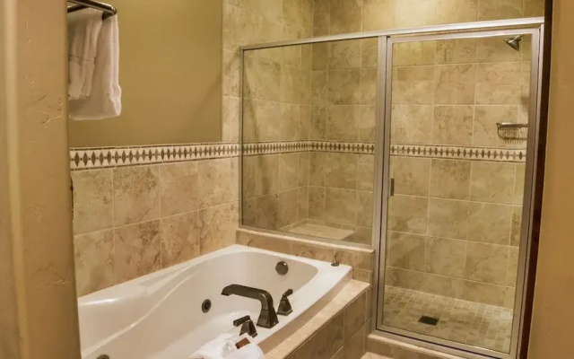 Livin' The Dream - LOM404 - 2 Br Condo