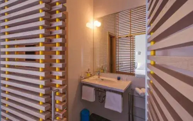 Bed & Atmosphere Rooms