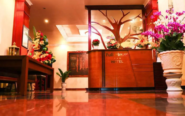 Full House Hotel