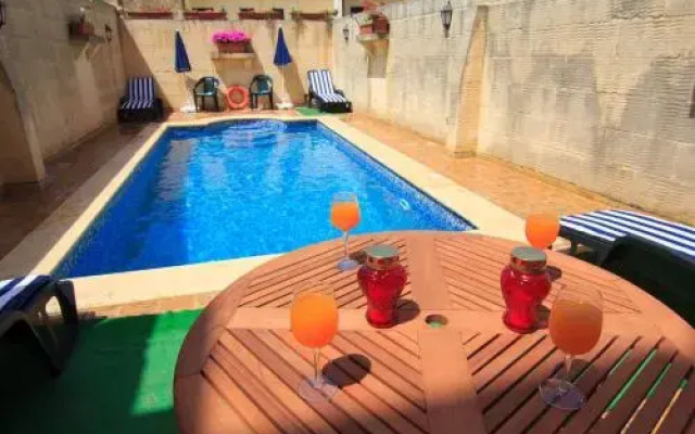 Ta' Bejza Holiday Home With Private Pool