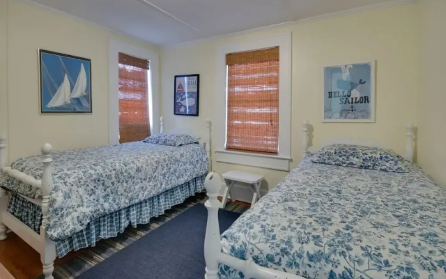 12th Street House up - 5 Br Apts