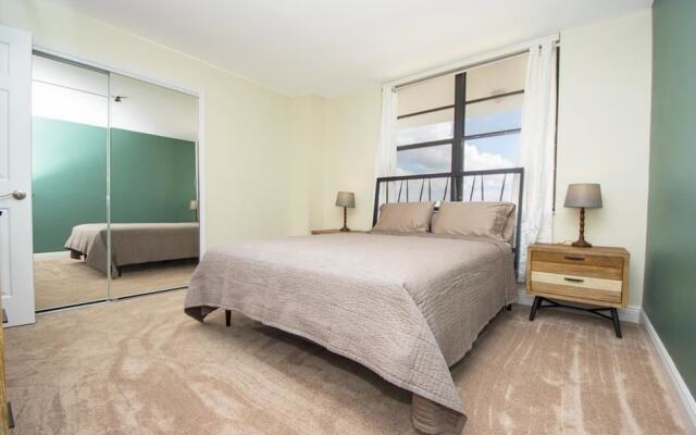 380 Seaview Ct. 2 Br Condo