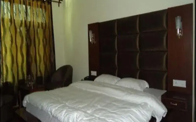 Hotel Naqash Residency