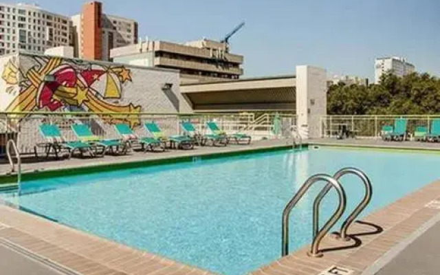 UT Social Suite + Pool + Gym