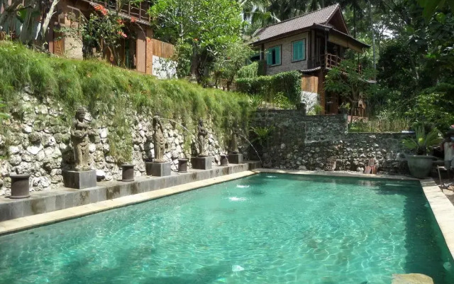 瓦纳普拉斯塔别墅(Wanaprasta Villa)