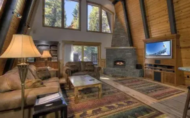 Pezzola Luxury Rental Cabin by RedAwning