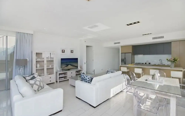 Luxury Bale Penthouse & Jacuzzi Spa 1328 North Culture