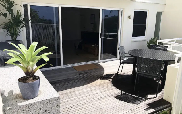Sunshine Beach Luxe Apartment
