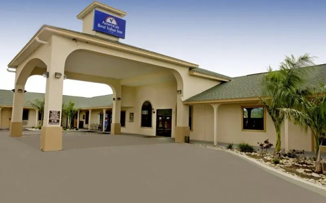 Riviera Inn & Suites