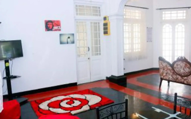 Mount Colonial Hostel by POM