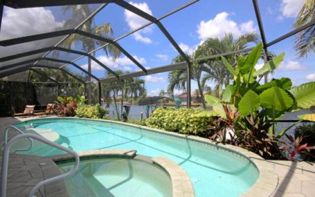 Waterfront Villa Id2621