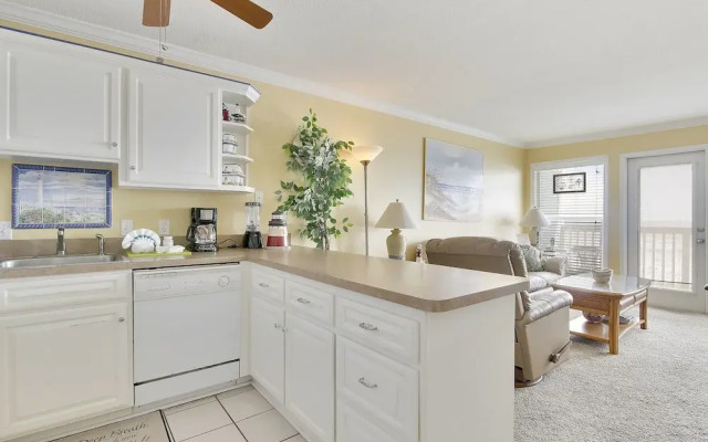 Seascape 2212 2 Bedroom Condo by RedAwning