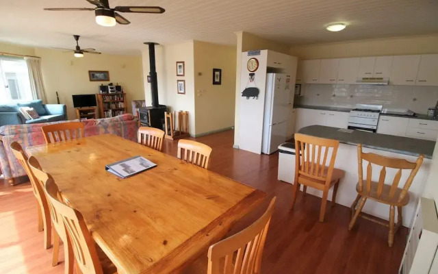 Tennerhof - Large Waterfront Home