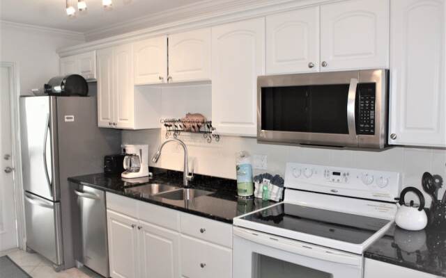 Jamaica Royale - 009 - 1 Br Apts