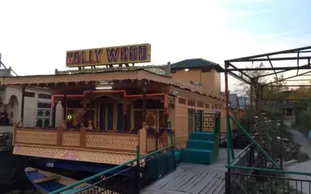 Hollywood Group Of Houseboats