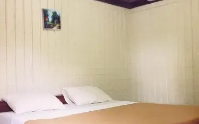 Baan Pak Ruen Rim Nam