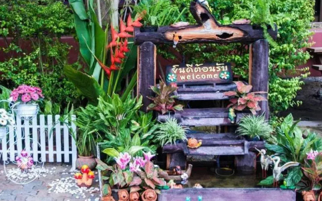 Baan Ruen Rim Nam