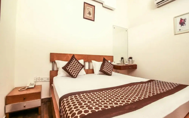 Hotel D.D.R Residency