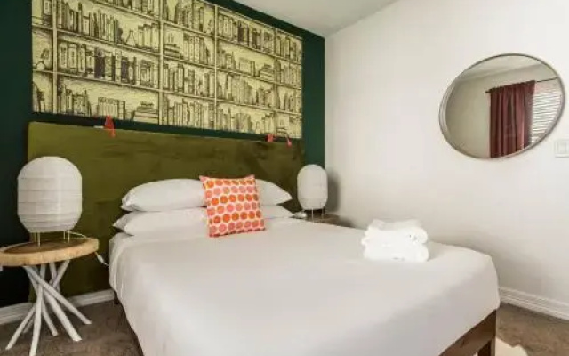 3BR Townhome UT Austin by WanderJaunt