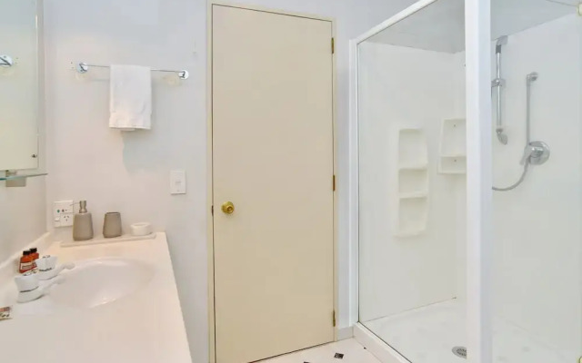 Park Lane Apartment 4