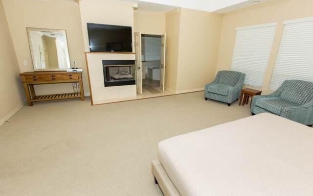 Captain Jax 5 Bedrooms 3 Bathrooms Home