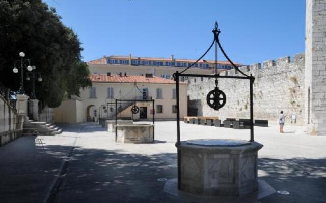 Old Town Paradise Apartments&Rooms