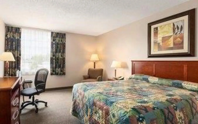 Travelodge Hanna Canada Grey