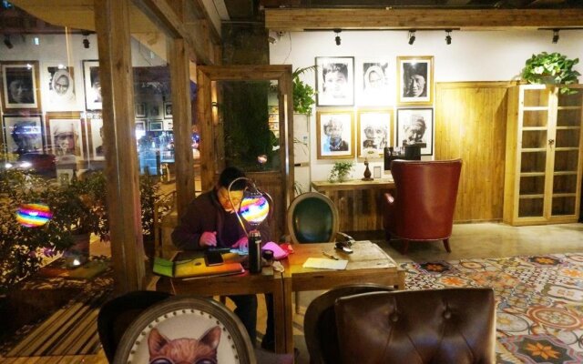 Chengdu Lazybones Lounge Hostel (Tianfu Square)