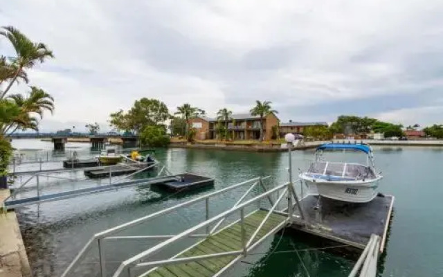 Elegant Waterfront Gem where the Ocean meets the Canal!