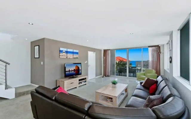 Catalina Luxury Apartments 9