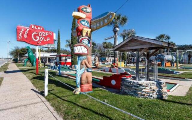 Islander 4006 by RedAwning