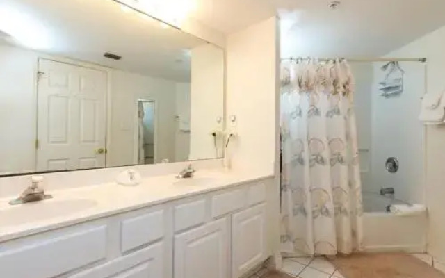 Islander 5009 by RedAwning