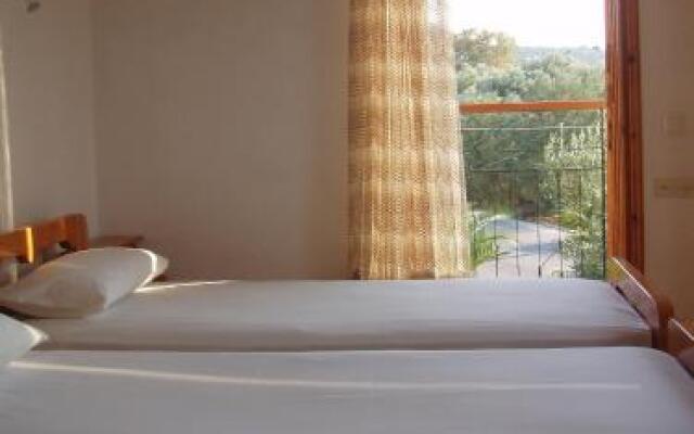 Eleni Studios & Apartments