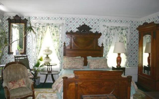 House of 1833 Bed & Breakfast & Gardens