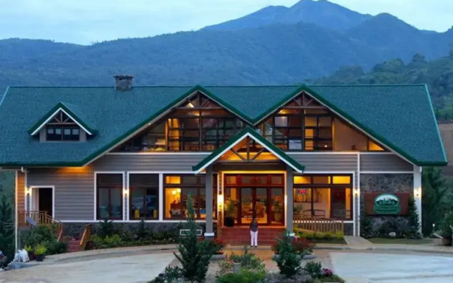 Pinegrove Mountain Lodge