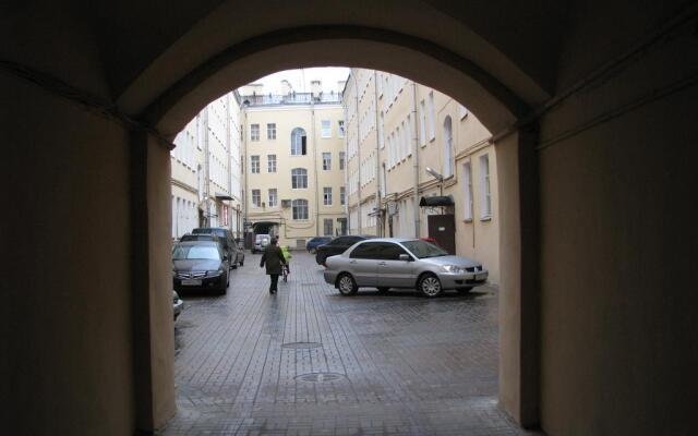 Near Vosstaniya Mini Hotel