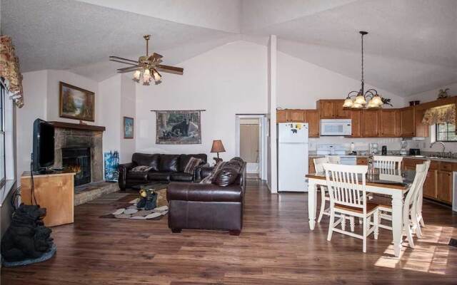 Bear Crossing - Two Bedroom Cabin