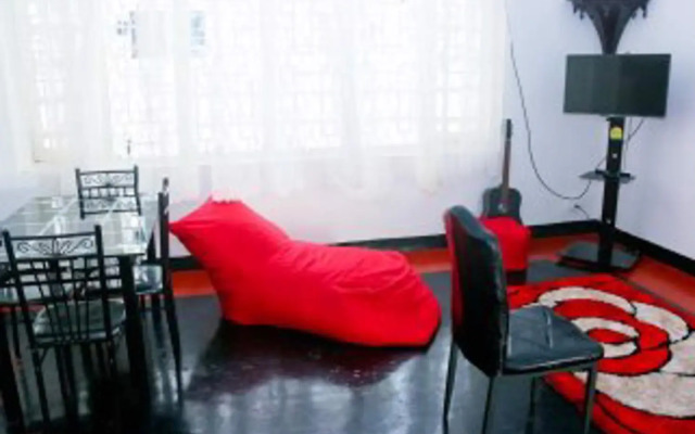 Mount Colonial Hostel by POM
