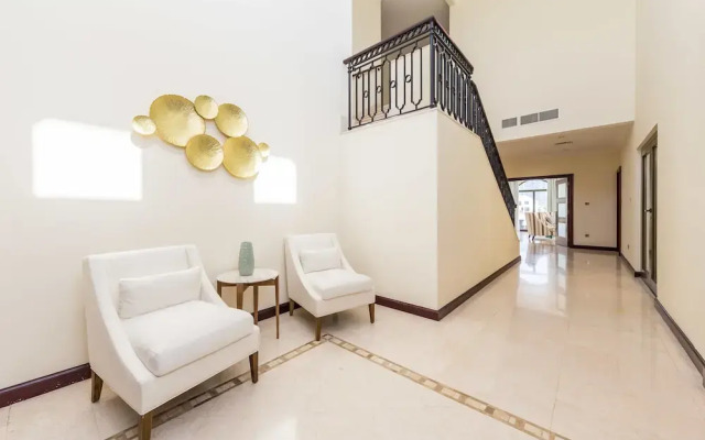 Canal Cove Villa by Deluxe Holiday Homes