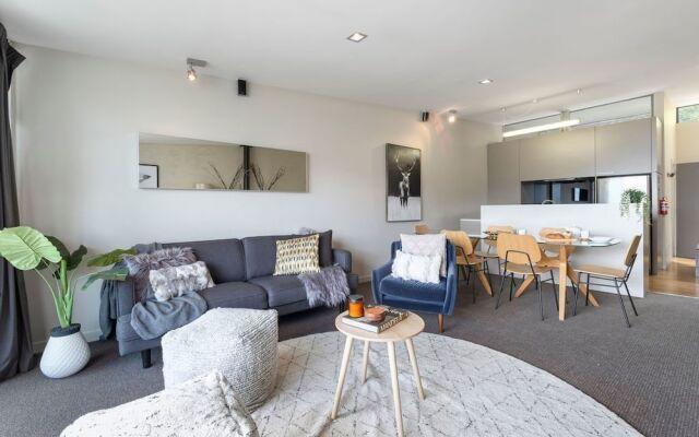 Stylish Queenstown Abode