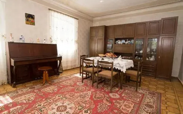 Smbatyan B&B