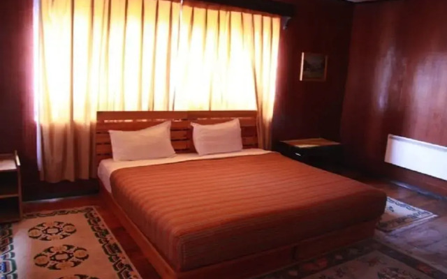 Thegchen Phodrang Lodge