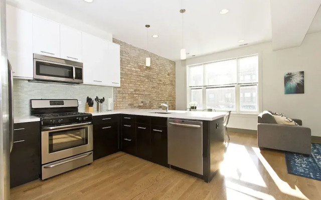 Vibrant 2BR in Wrigleyville by Sonder