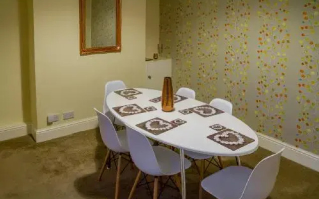 WhiteGates Apartment