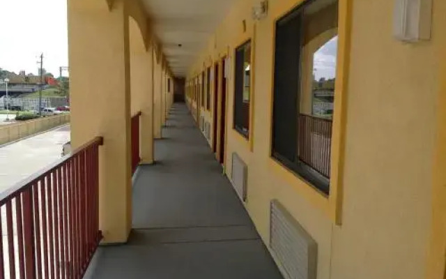 Woodland Inn and Suites