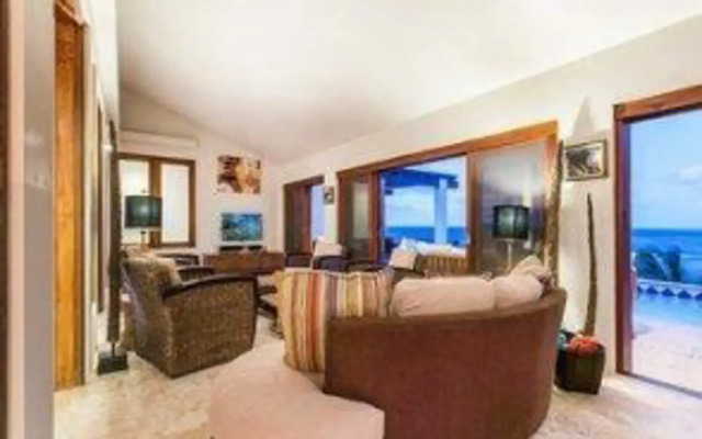 Waves on Shoal Bay Villa
