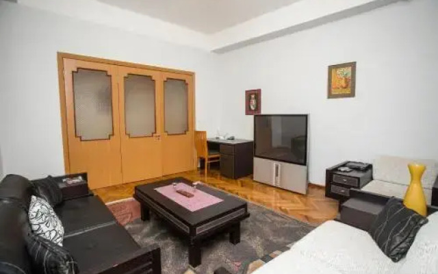 Boulevard Apartment